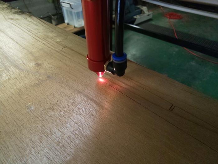 レーザー加工機