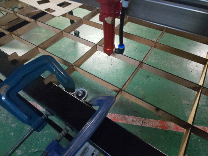レーザー加工機