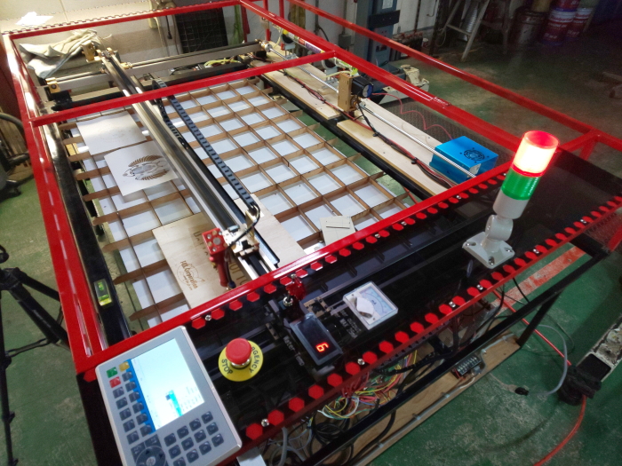 レーザー加工機